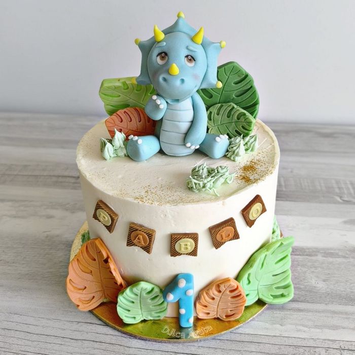 Tarta temática Baby Dino
